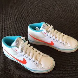 Nike Capri Mid